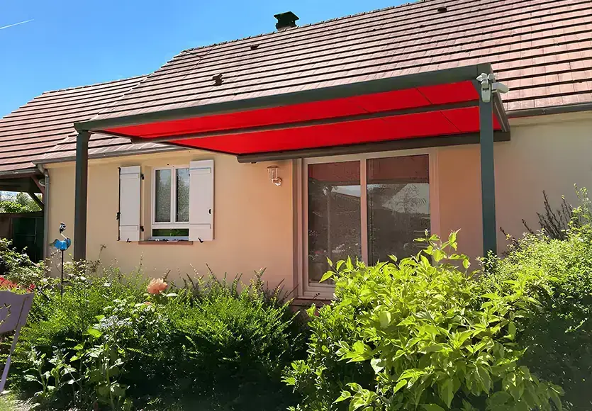 Pergola OMBRALU robuste et résistante aux intempéries