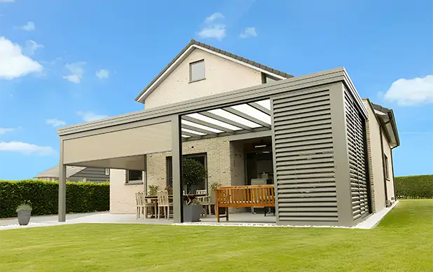 Pergola à toiture fixe Jade, en aluminium robuste, prévue pour résister à toutes les intempéries