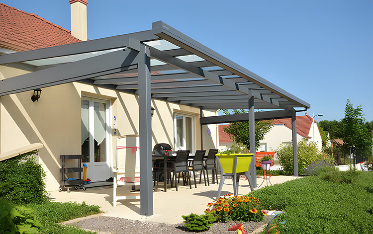 Pergola Cocooon à toiture fixe, robuste et élégante