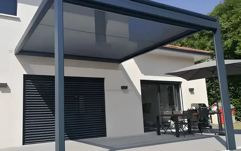 Pergola à toiture fixe COCOOON+, en aluminium robuste, prévue pour résister à toutes les intempéries