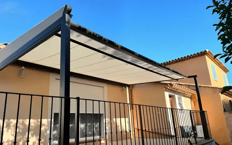 Pergola à toiture fixe Oasis, en aluminium robuste, prévue pour résister à toutes les intempéries