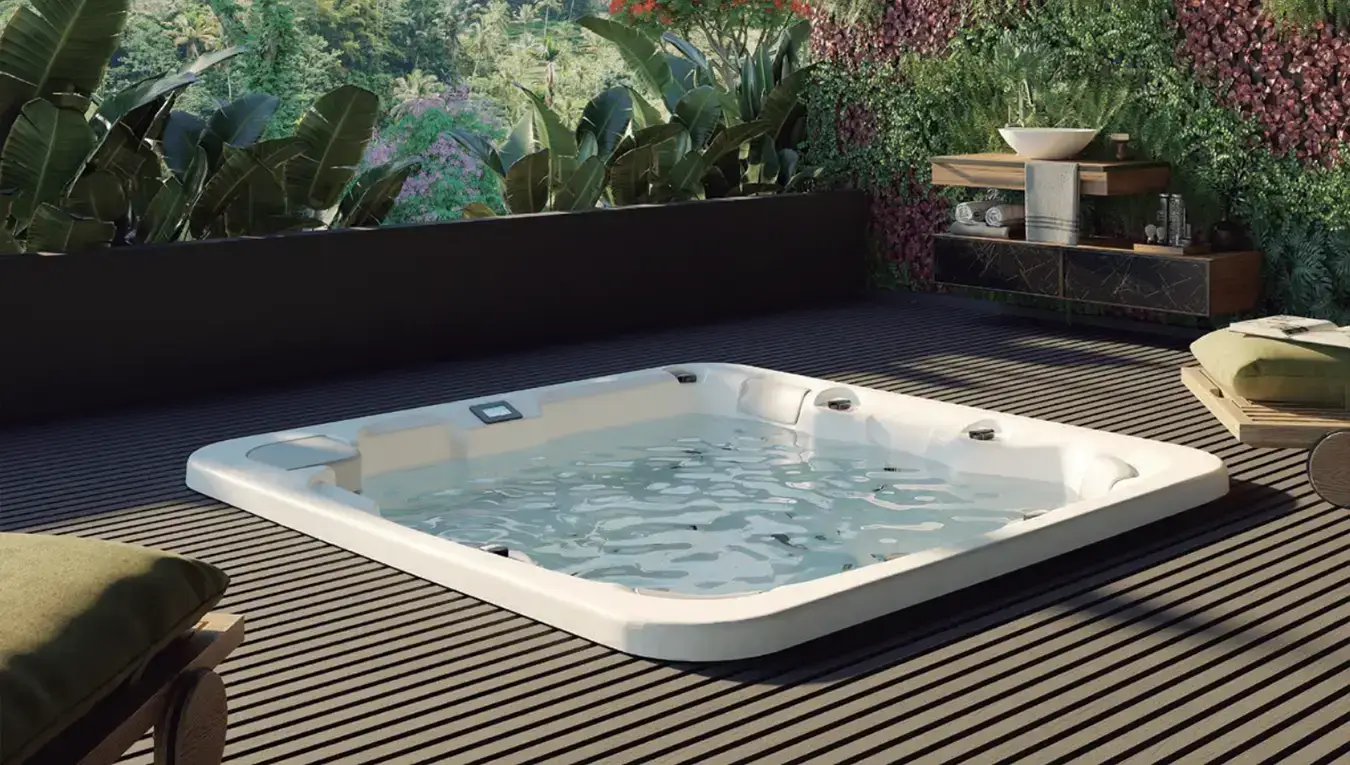 Spa semi-enterré dans une terrasse