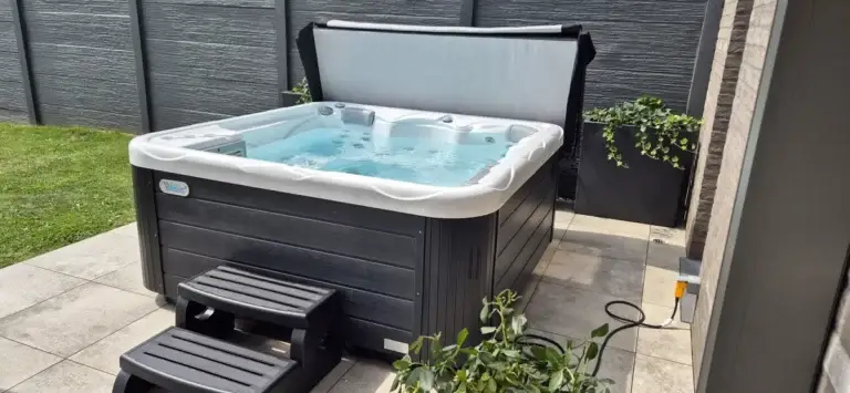 Spa extérieur installé par Cocooon