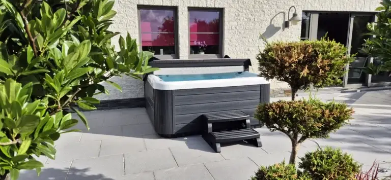 Spa extérieur installé par Cocooon