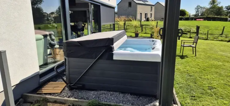 Spa extérieur installé par Cocooon