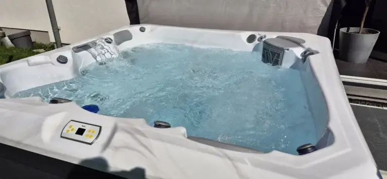 Spa extérieur installé par Cocooon